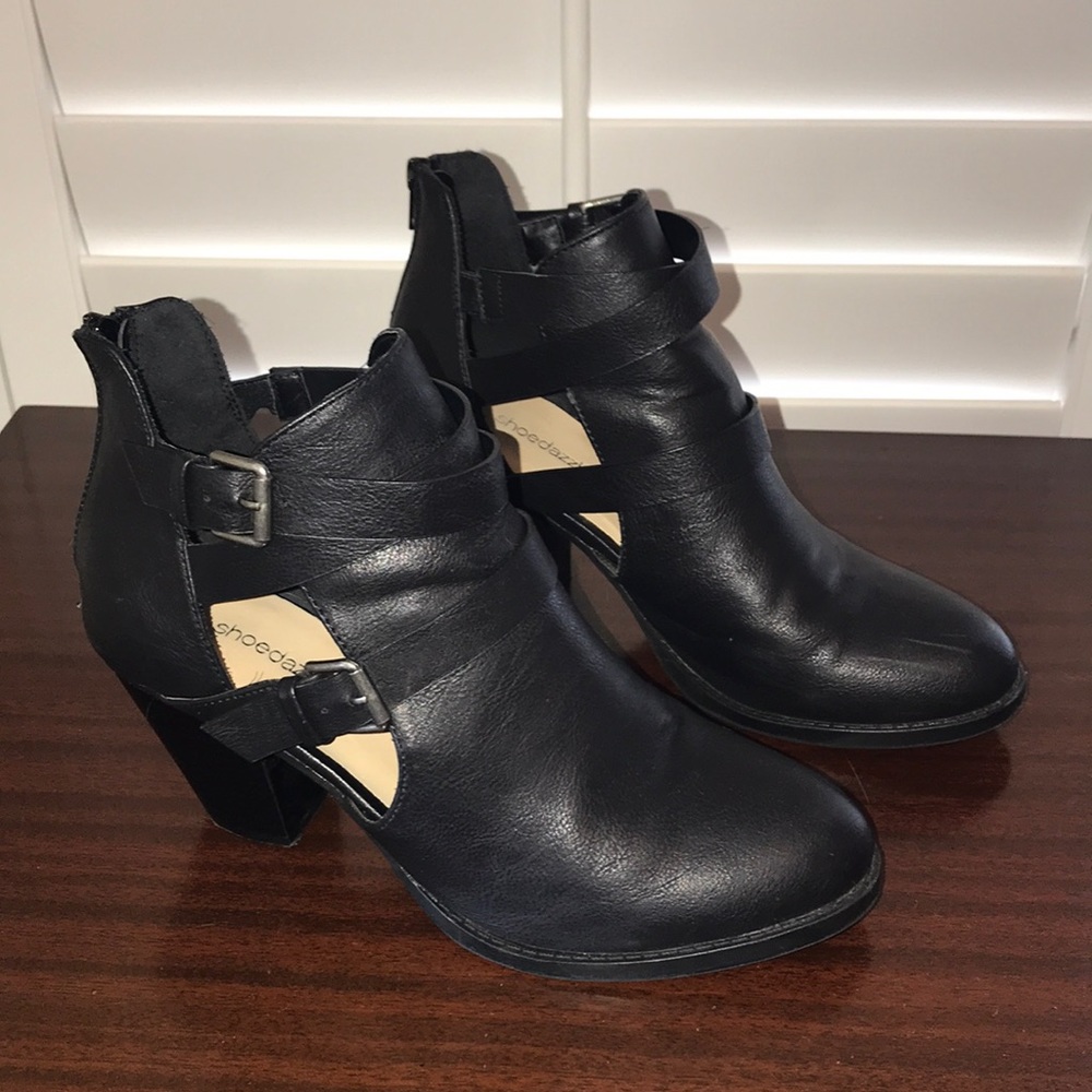 Shoedazzle black ankle boot